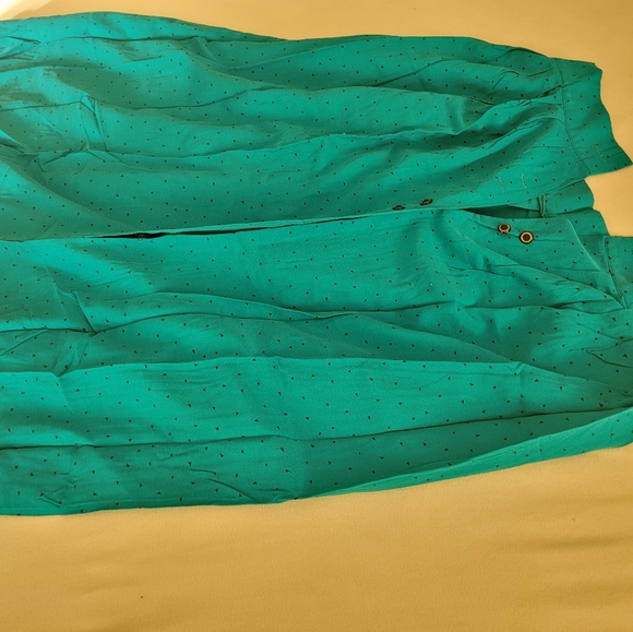 HAND MADE GREEN SKIRT FOR WOMAN - Picture 3 of 3